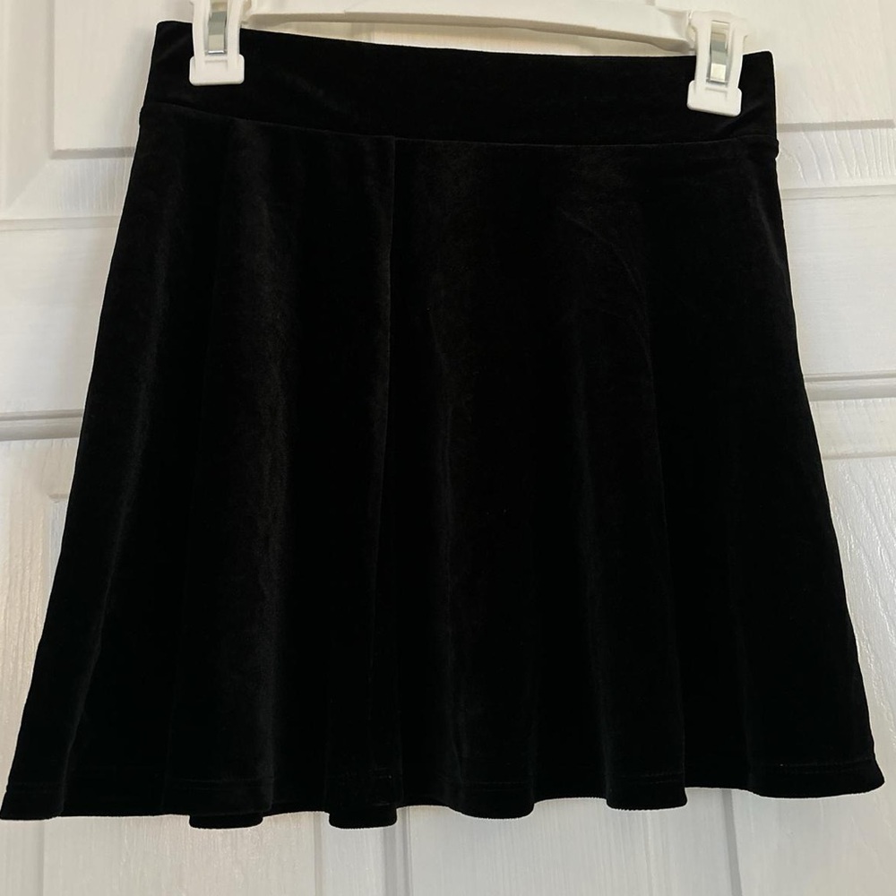 Small Forever 21 black velvet skater skirt